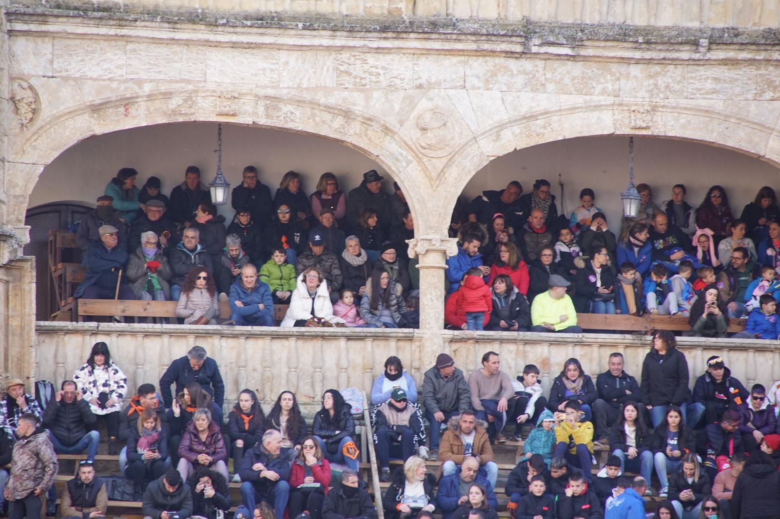 ambiente-encierro-urbano-lunes-de-carnaval-en-ciudad-rodrigo-12-de-febrero-de-2024-fotos-s24h-20
