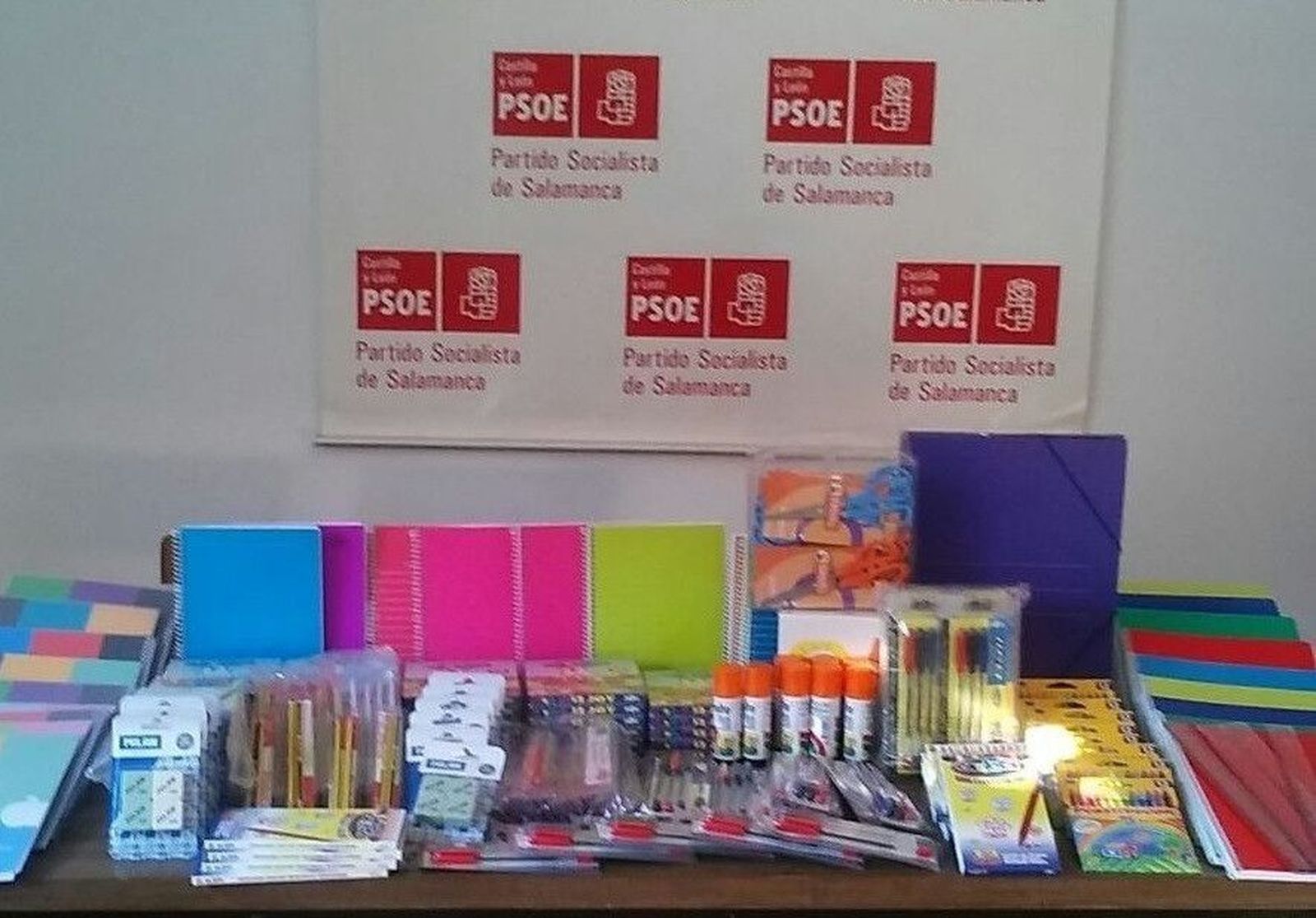 Satisfacción y gratitud de la Agrupación Socialista tras la campaña de recogida de material escolar