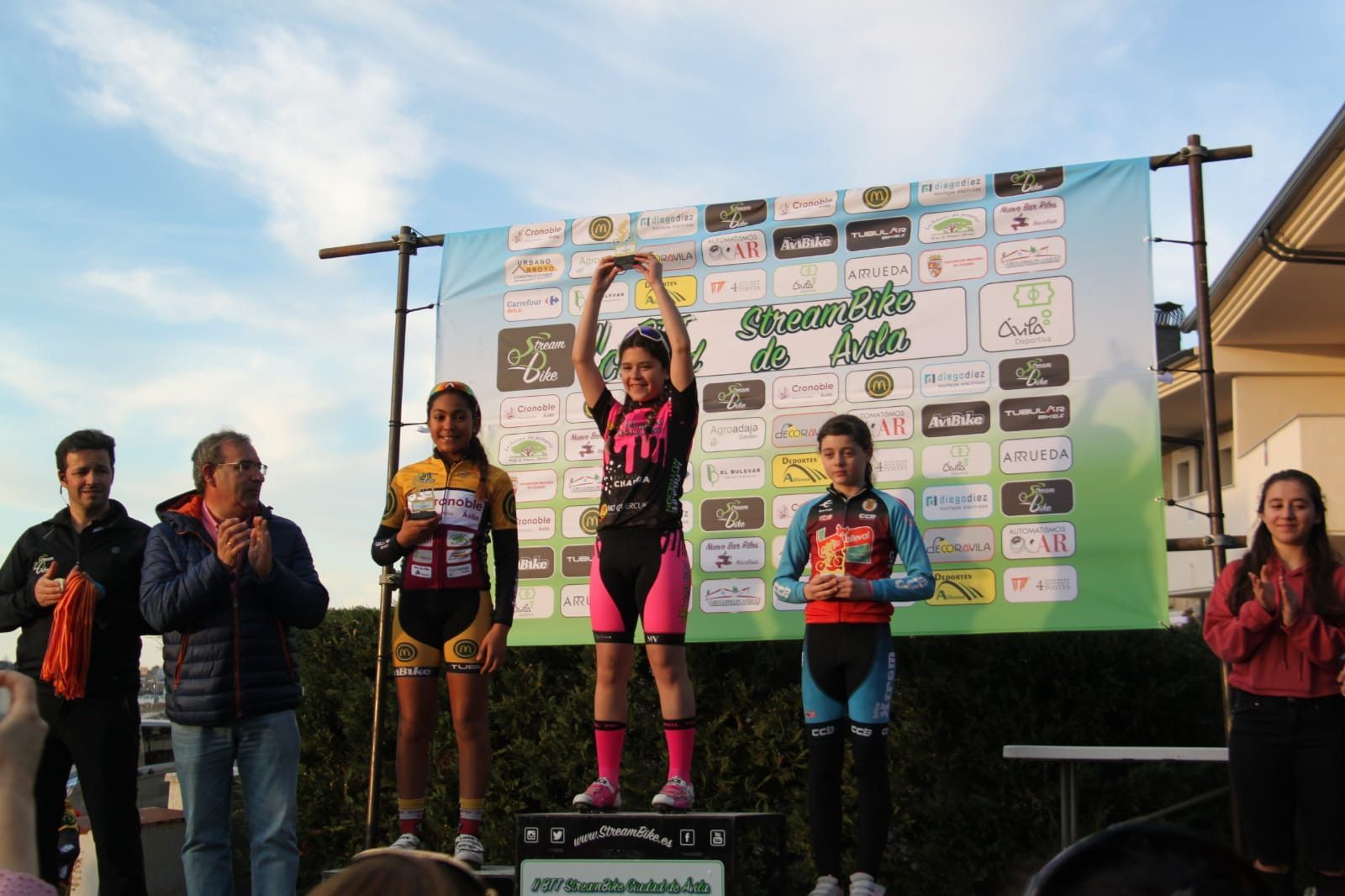 Daniella Ramos primera en alevines