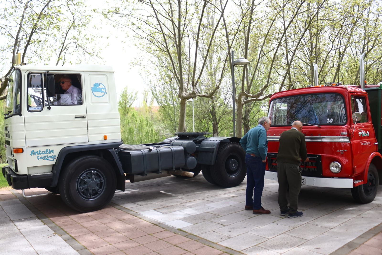 Concentración de camiones clásicos por la X Ruta Peña de Francia Clásicos Pesados CYL