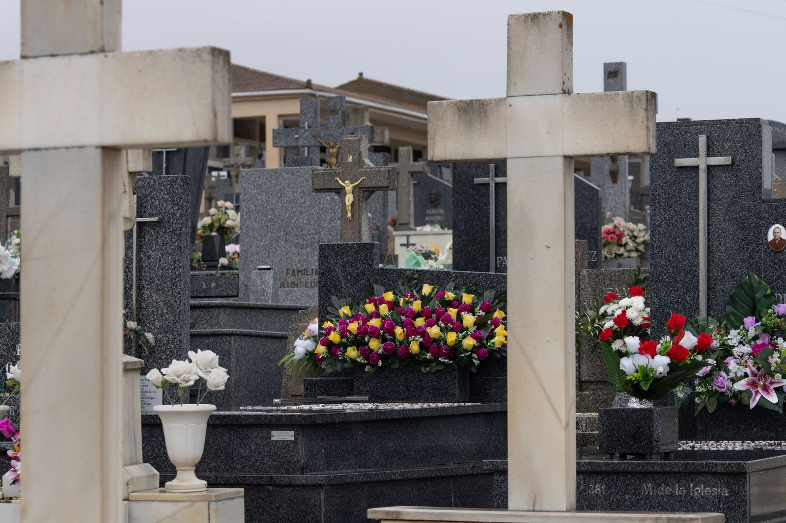 Lluviosa mañana de todos los santos en el Cementerio San Carlos Borromeo de Salamanca