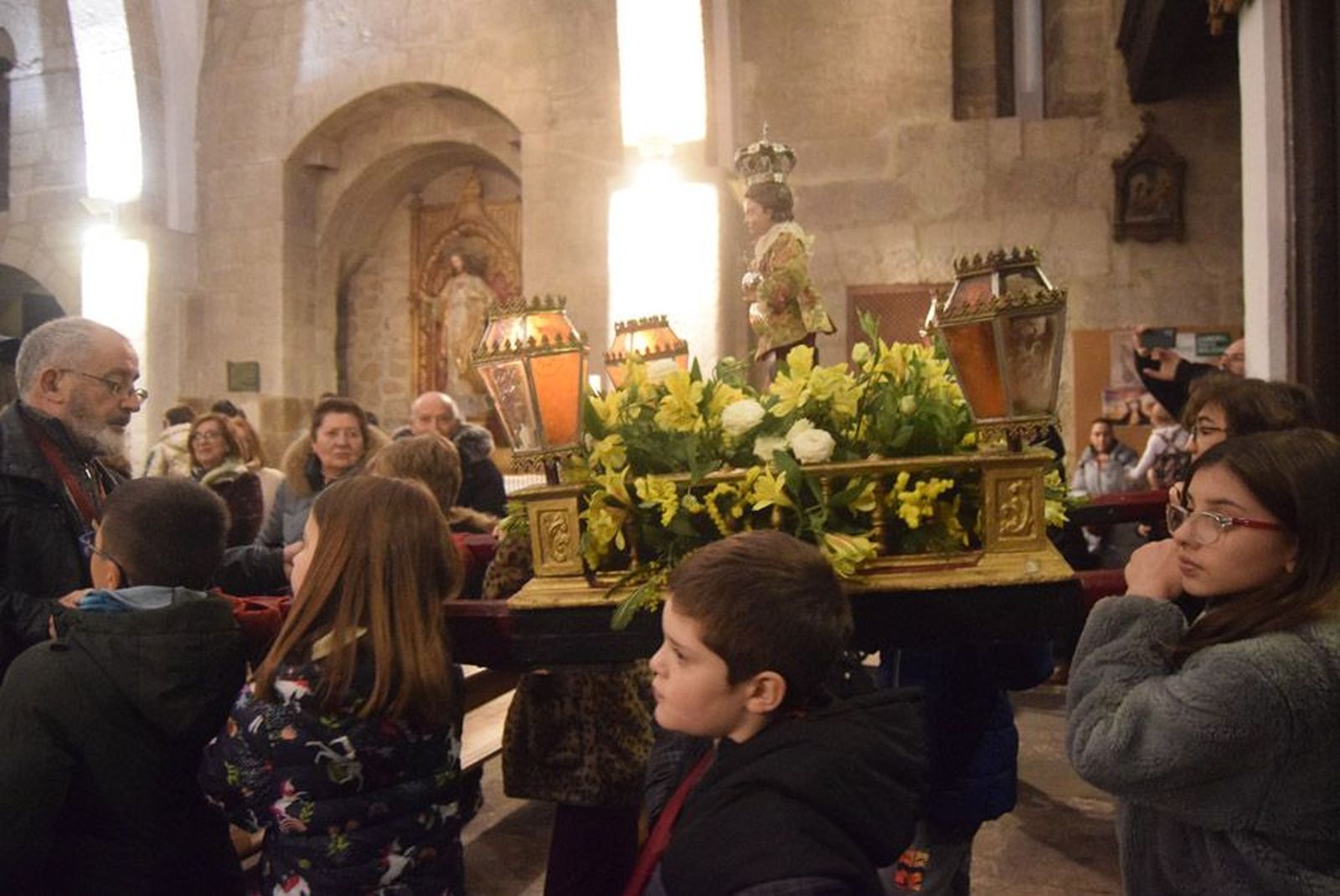 las-candelas-vuelven-a-unir-la-iglesia-de-san-juan-con-la-de-san-vicente-118