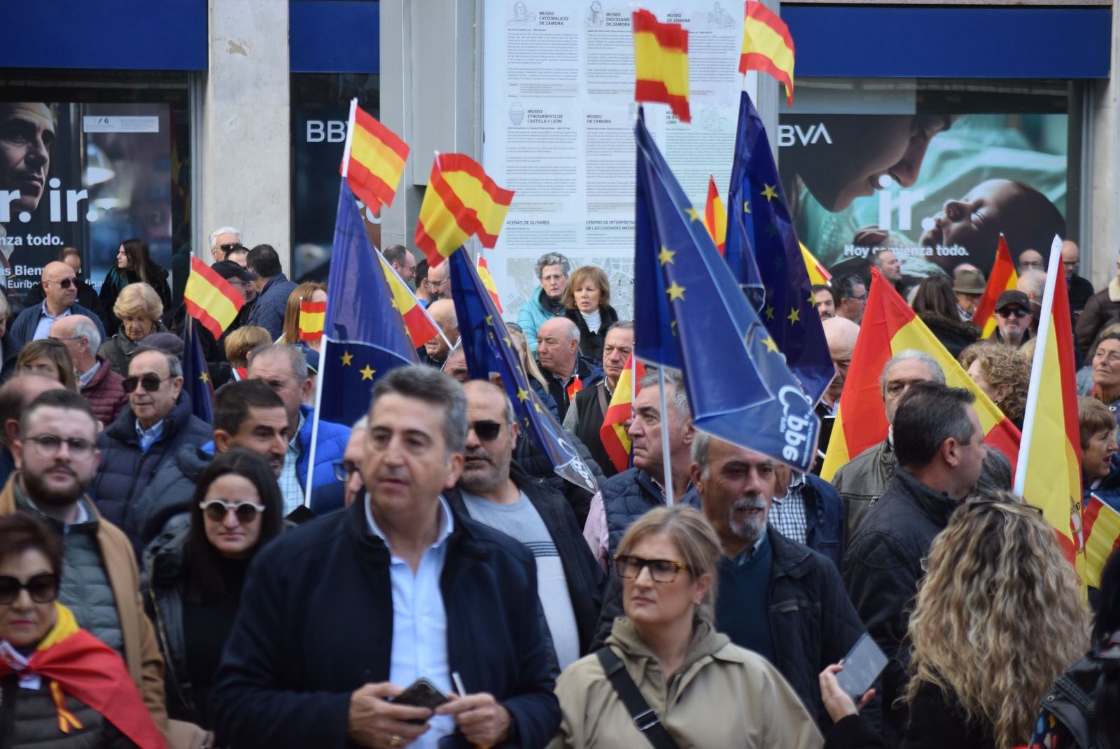 concentracion-del-pp-contra-la-amnistia-27