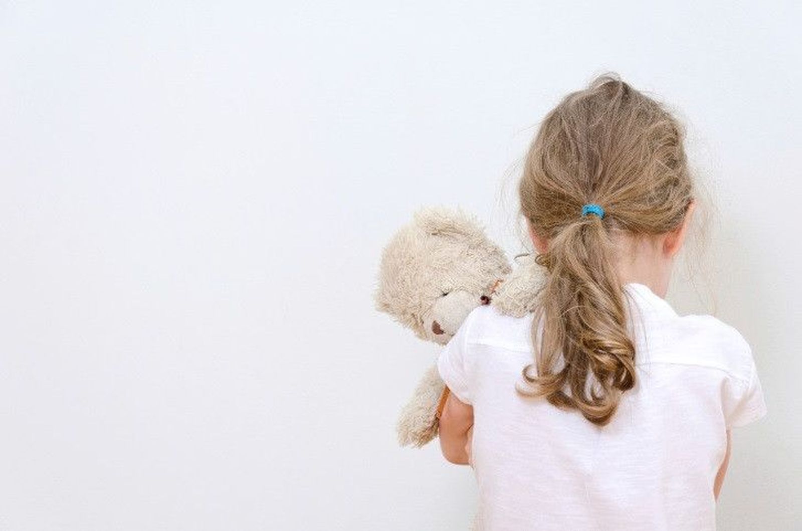 El  maltrato infantil puede derivar en problemas de salud cuando los niños alcanzan la madurez.