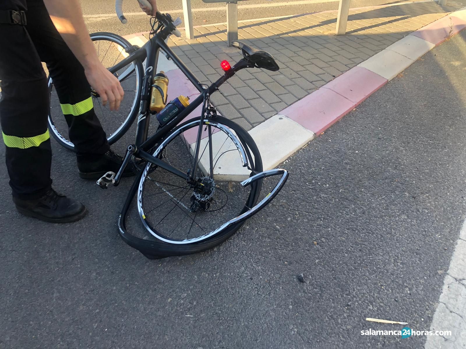 Atropello a ciclista en la carretera de Vecinos 2