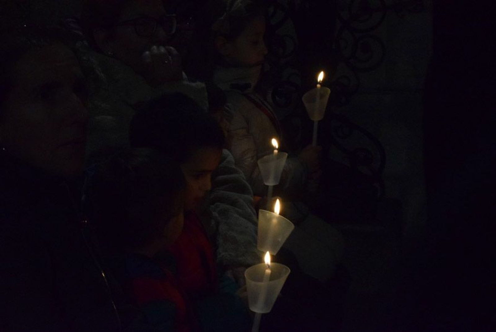 las-candelas-vuelven-a-unir-la-iglesia-de-san-juan-con-la-de-san-vicente-10