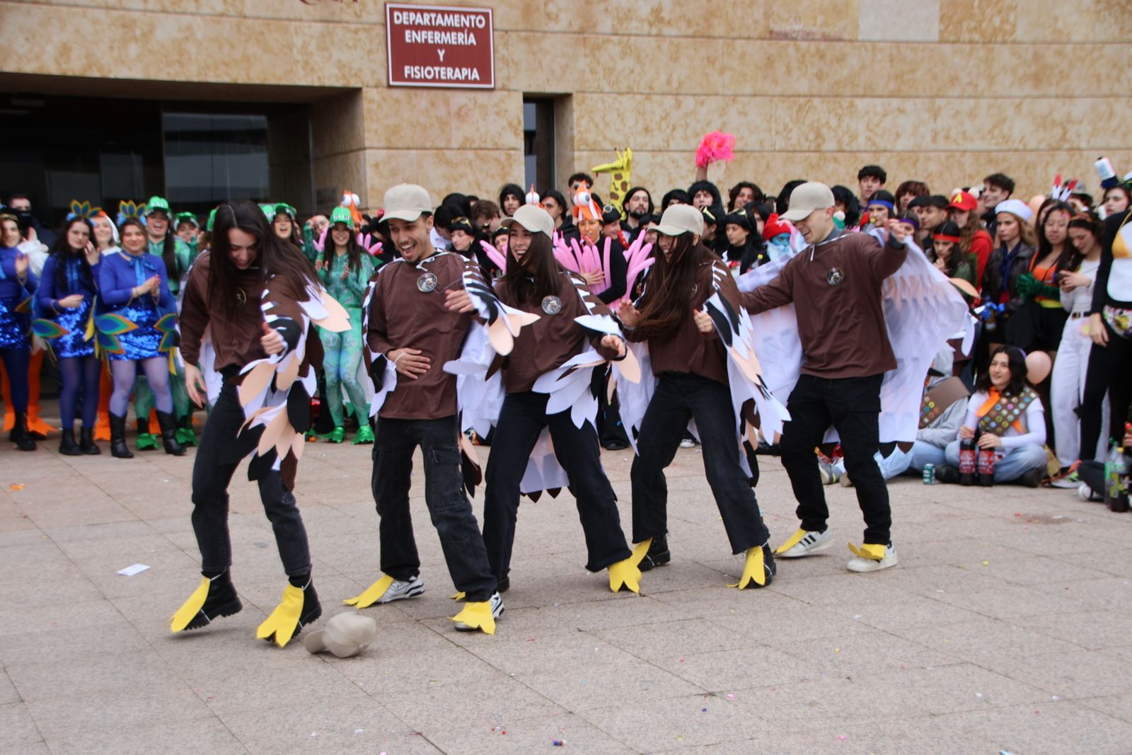 Charanga fiestas Enfermería y Fisioterapia USAL