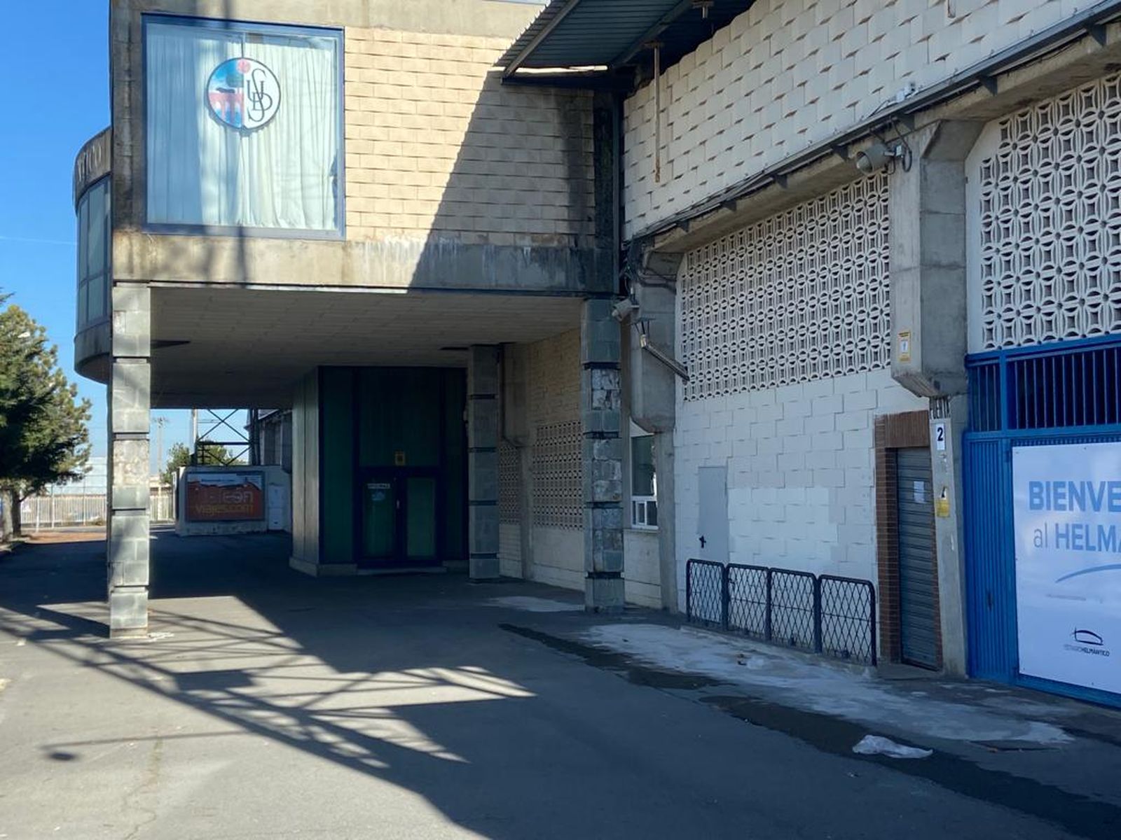 Entrada oficinas del estadio Helmántico. Foto SALAMANCA24HORAS.