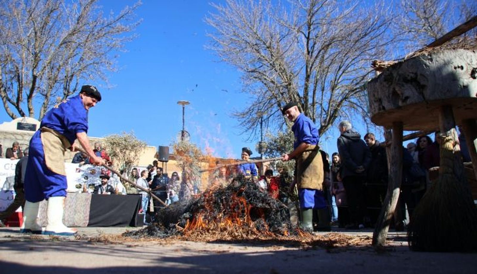 Tradicional quema del cochino en Guijuelo