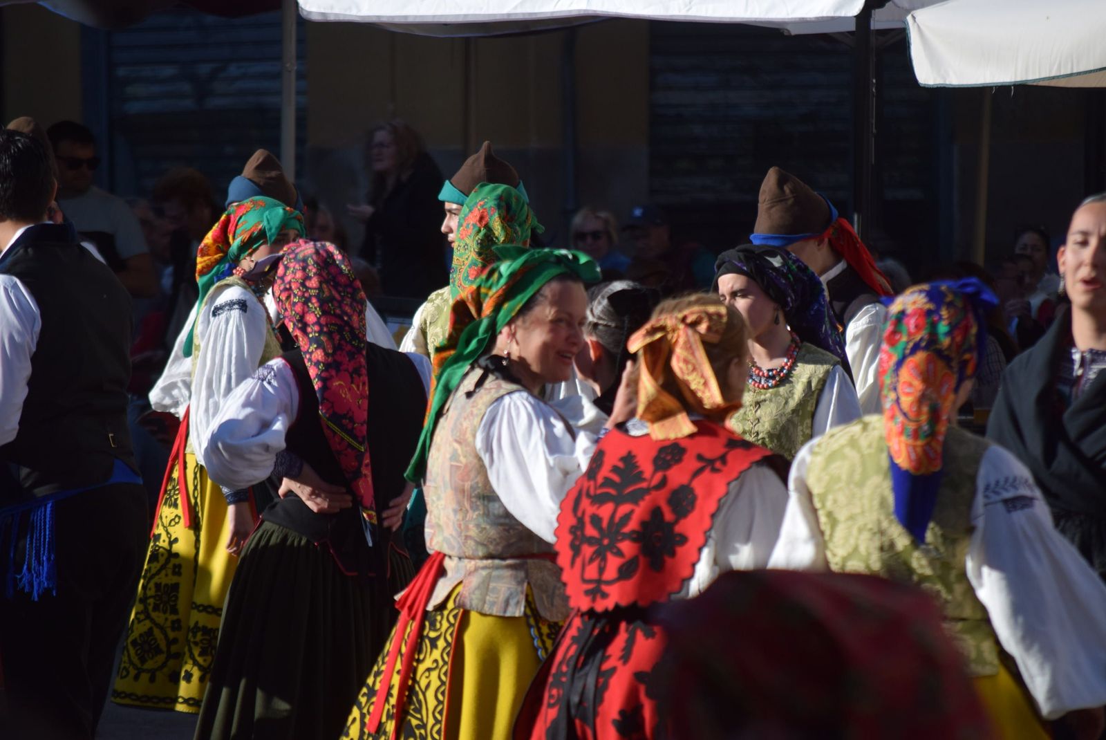 dona-urraca-celebra-en-la-plaza-mayor-el-dia-de-la-danza-4