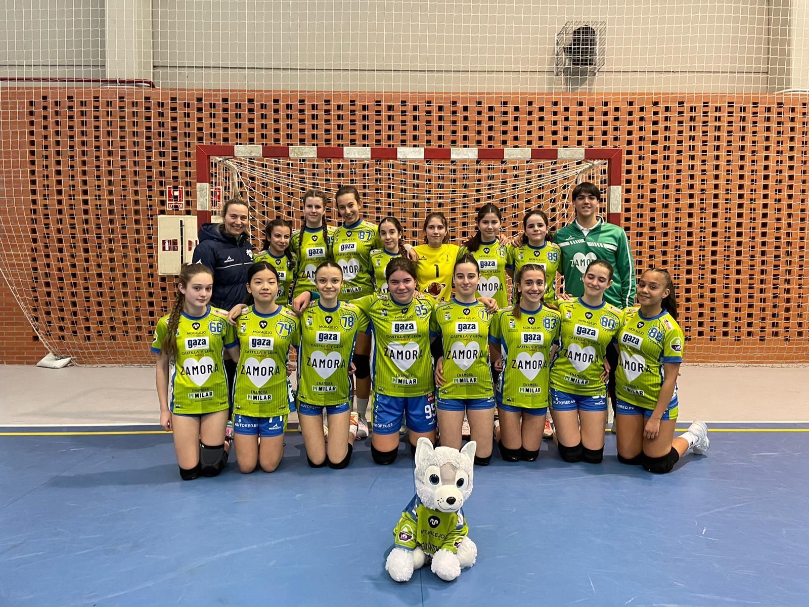 Logística Tutor Zamora, primer equipo infantil femenino del Balonmano Zamora.