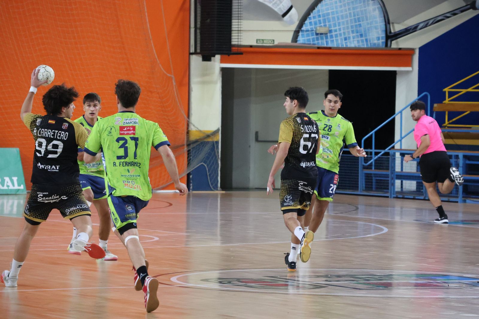 GALERÍA | El BM Zamora recibe en casa al Ciudad de Salamanca en un duelo muy ajustado