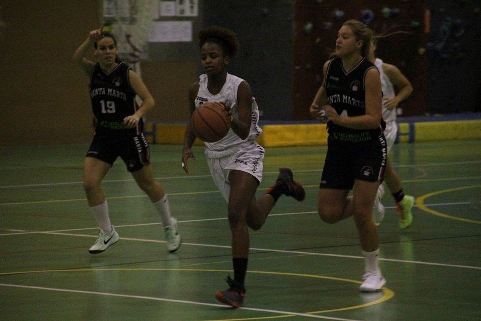 El CB Santa Marta logra el tercer triunfo de la temporada
