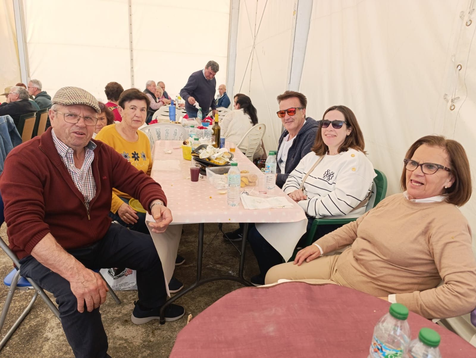 La paella popular de Cabrillas marca el final de las fiestas