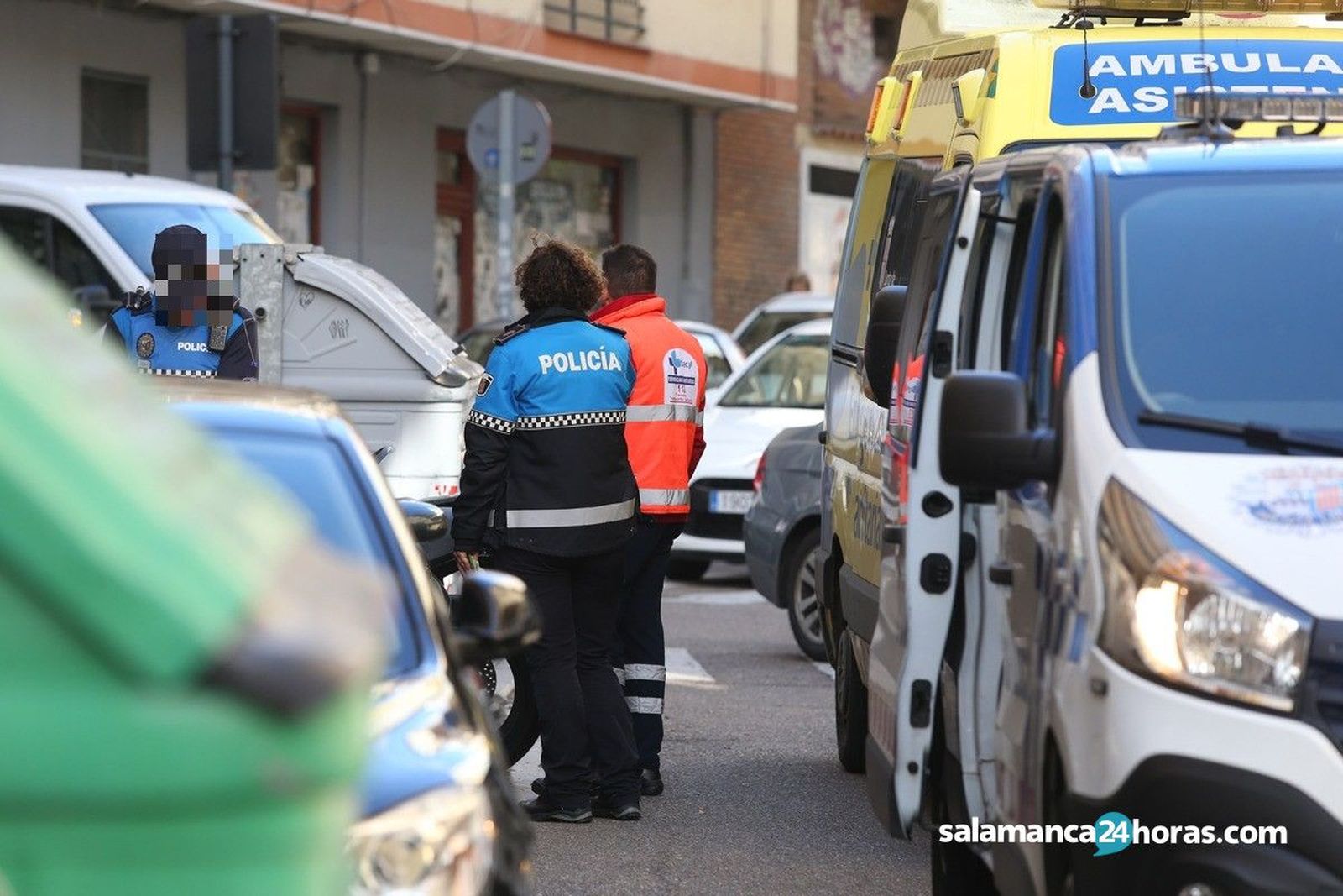 Ambulancia Policía Local calle Gutenberg (2)