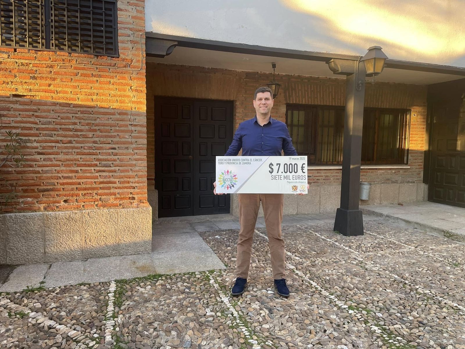 Jorge Pascual, marido de Raquel Fernández, en un acto solidario en Toro
