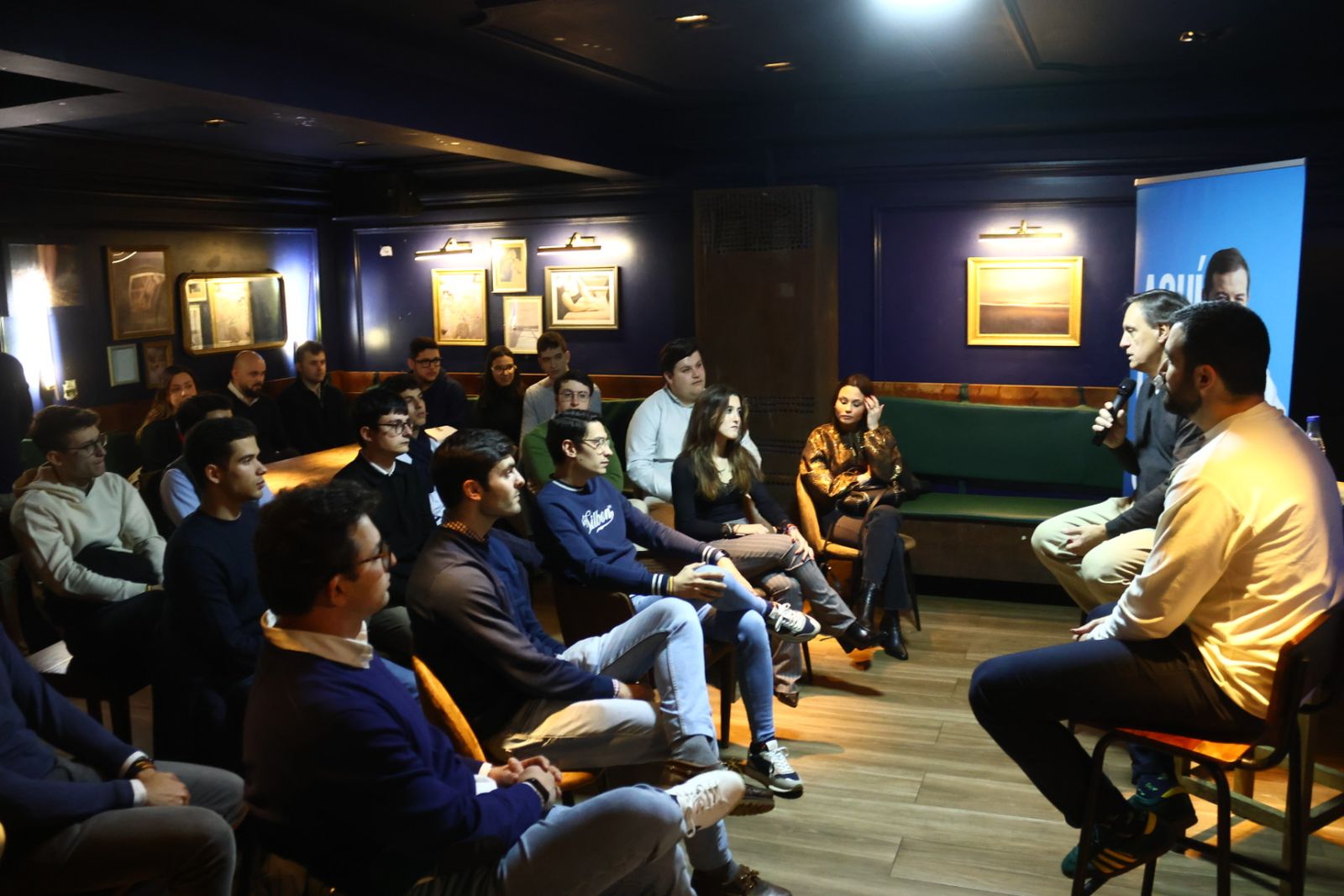 Carlos García Carbayo y Ángel Porras participan en un encuentro con jóvenes