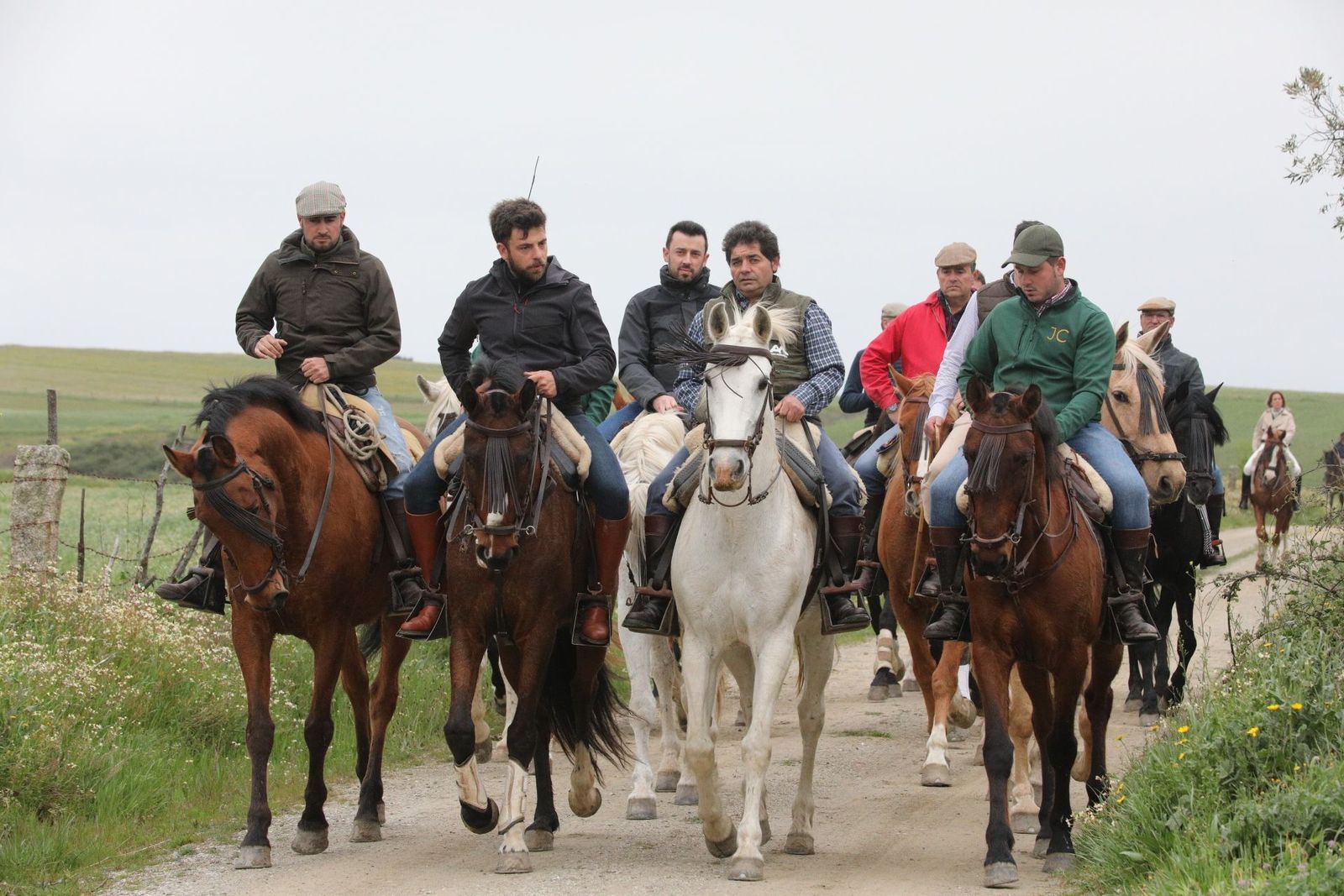 galeria-medio-centenar-de-jinetes-participan-en-la-i-ruta-a-caballo-de-siega-verde-fotos-siega-verde-24