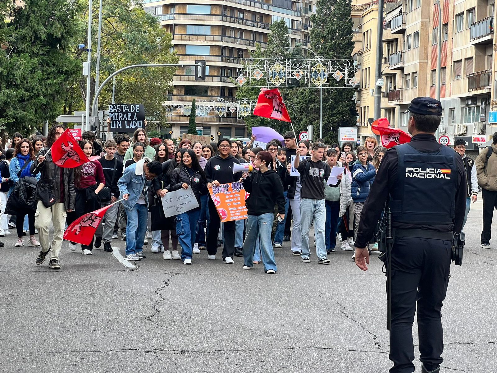 Cortado el tráfico desde Puerta Zamora hasta Gran Vía por la manifestación estudiantil contra el bullying