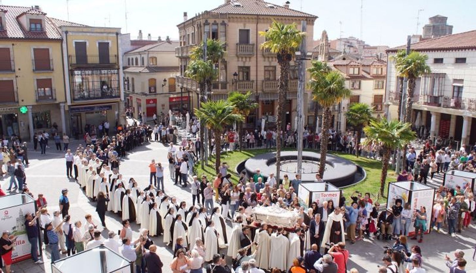 Traslado de Santa Teresa de Jesús al sepulcro en Alba de Tormes (56)