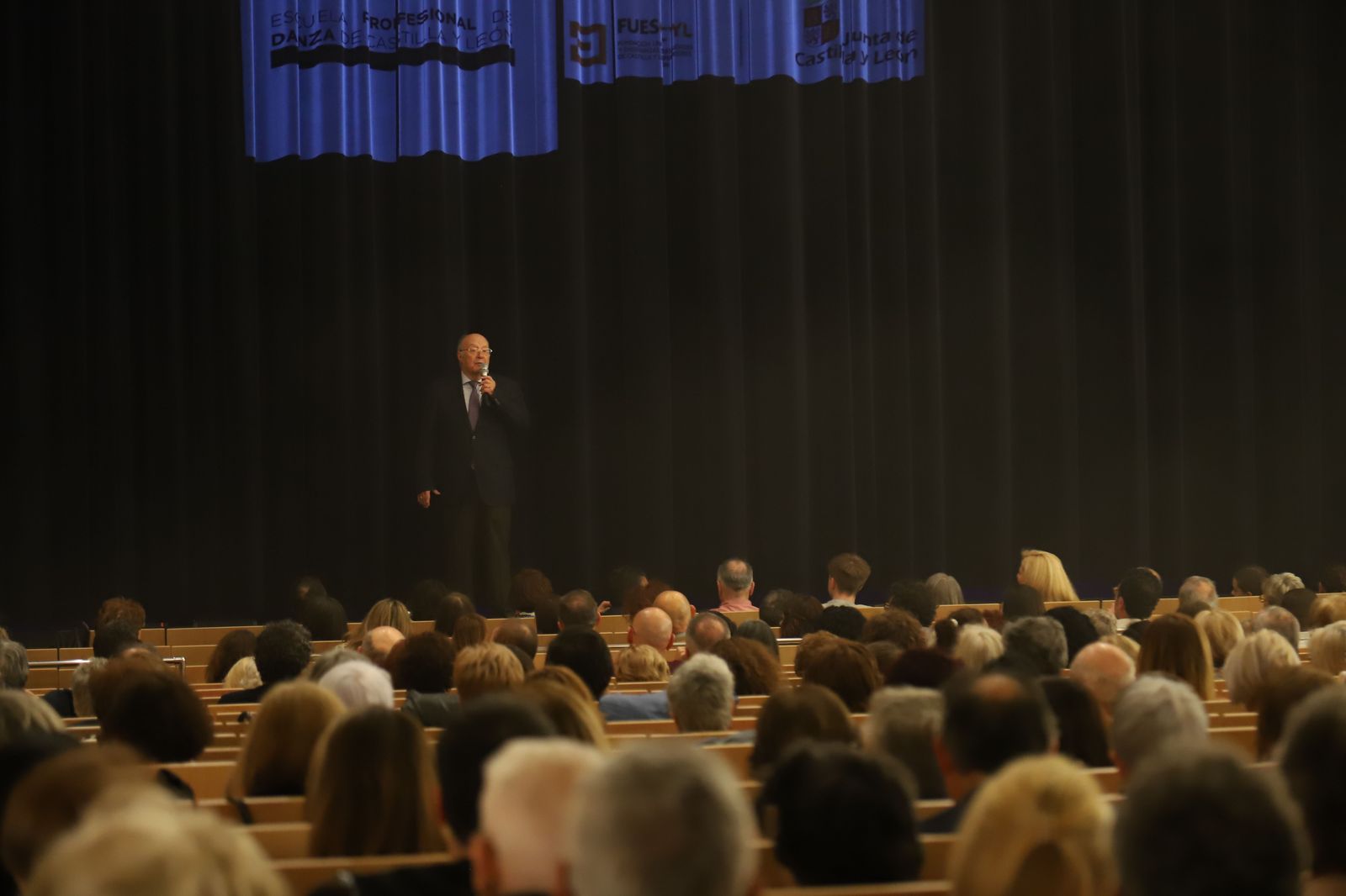 Gala solidaria de baile de la AECC de Zamora