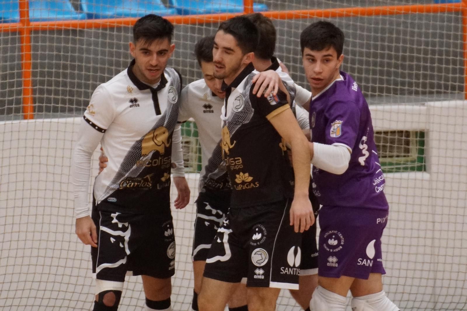 Los jugadores de Unionistas FS celebran un gol ante Intersala Zamora / FOTO SALAMANCA24HORAS.COM