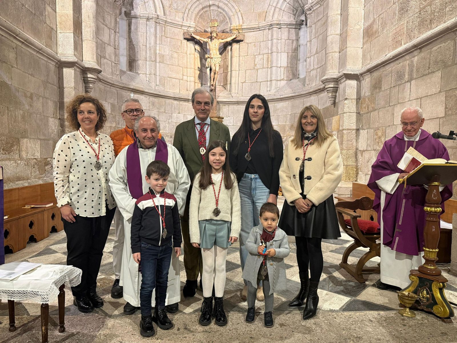 Algunos de los nuevos hermanos que ya forman de la Cofradía Santísima Resurrección