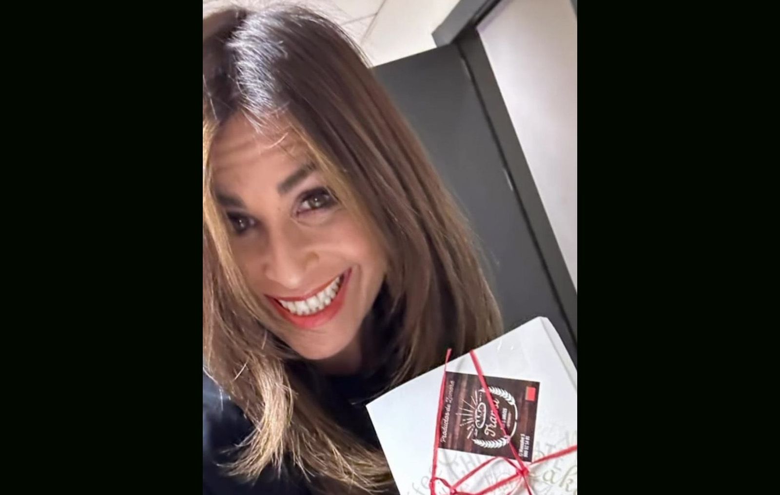Nuria Roca con los dulces zamoranos