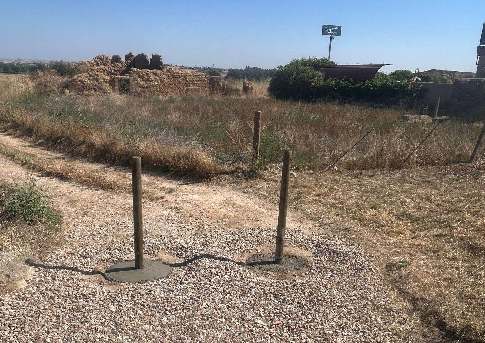 El PP de El Perdigón critica duramente al equipo de gobierno socialista por el cierre de caminos en la zona de las bodegas