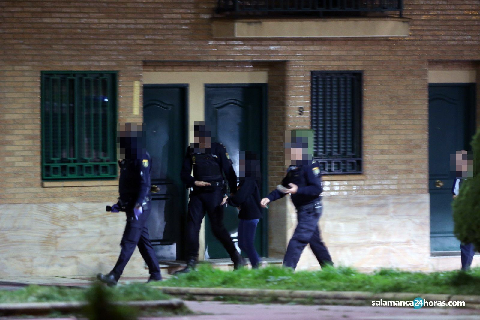 Registro nocturno Pizarrales tras tiroteo calle Limón (15)