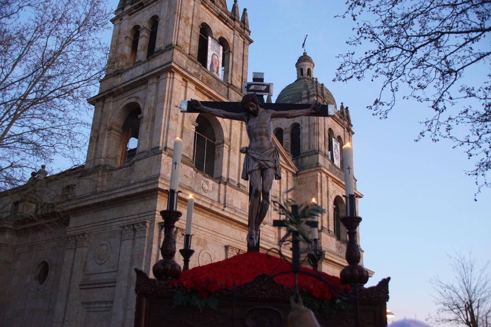 María Nuestra Madre y el Cristo del Amor y de la Paz en la procesión de la Semana Santa 2026 en Salamanca