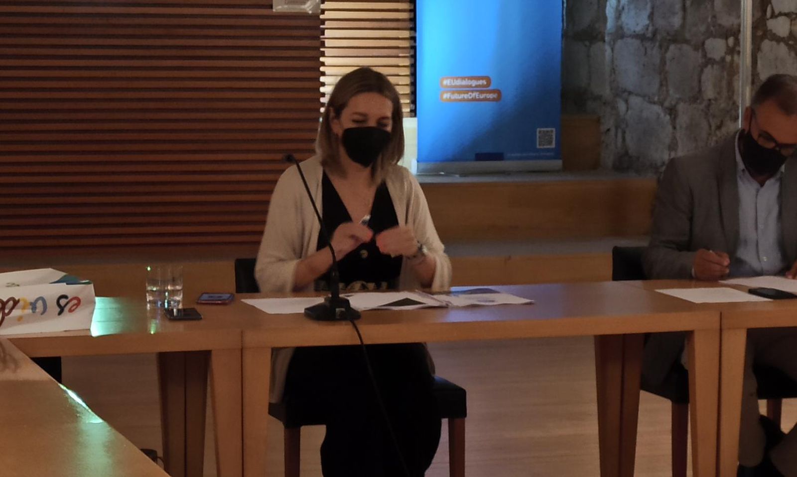 Estrella Torrecilla durante una reunión