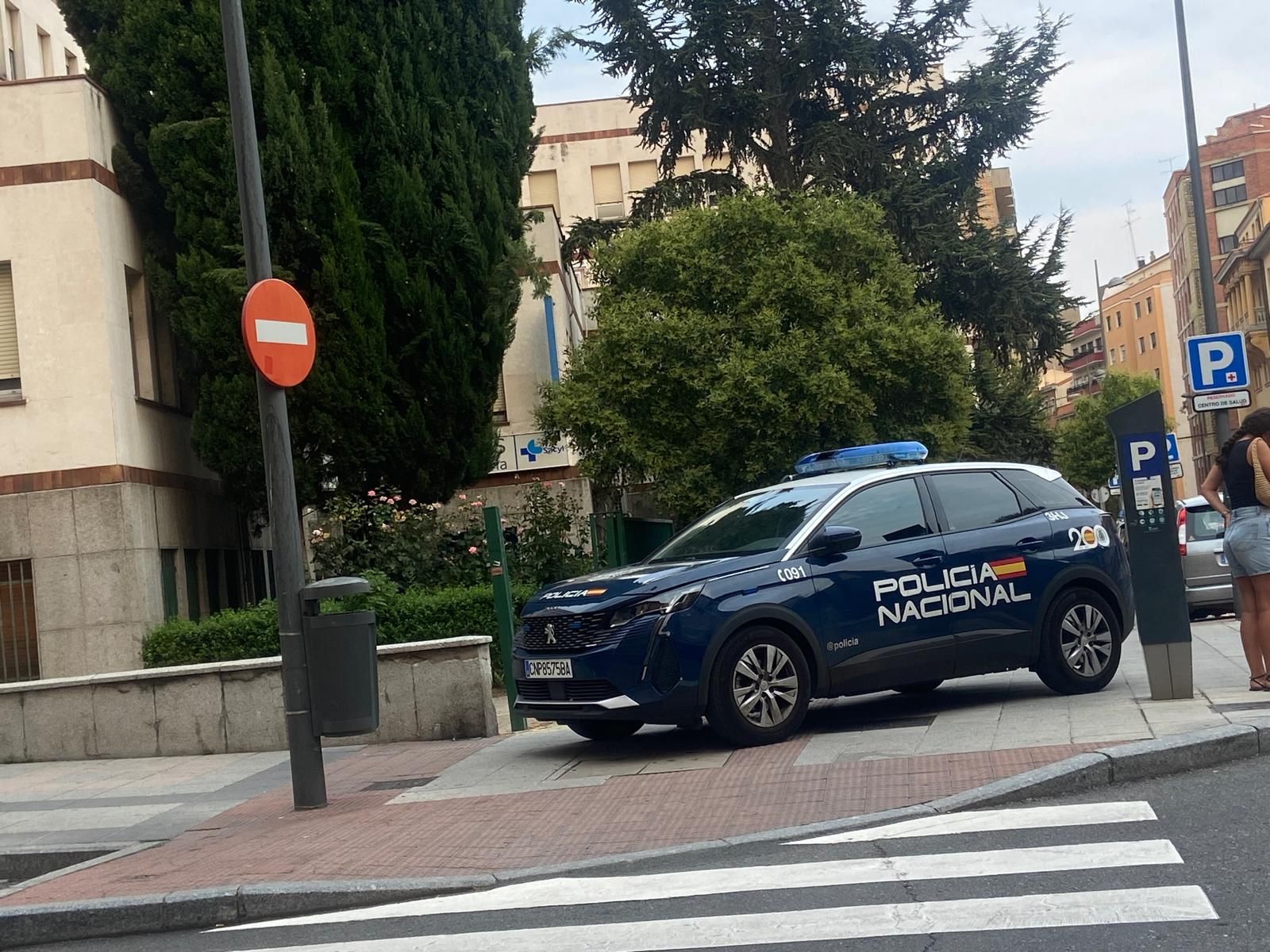 Policía Nacional en el Centro de Salud de San Juan