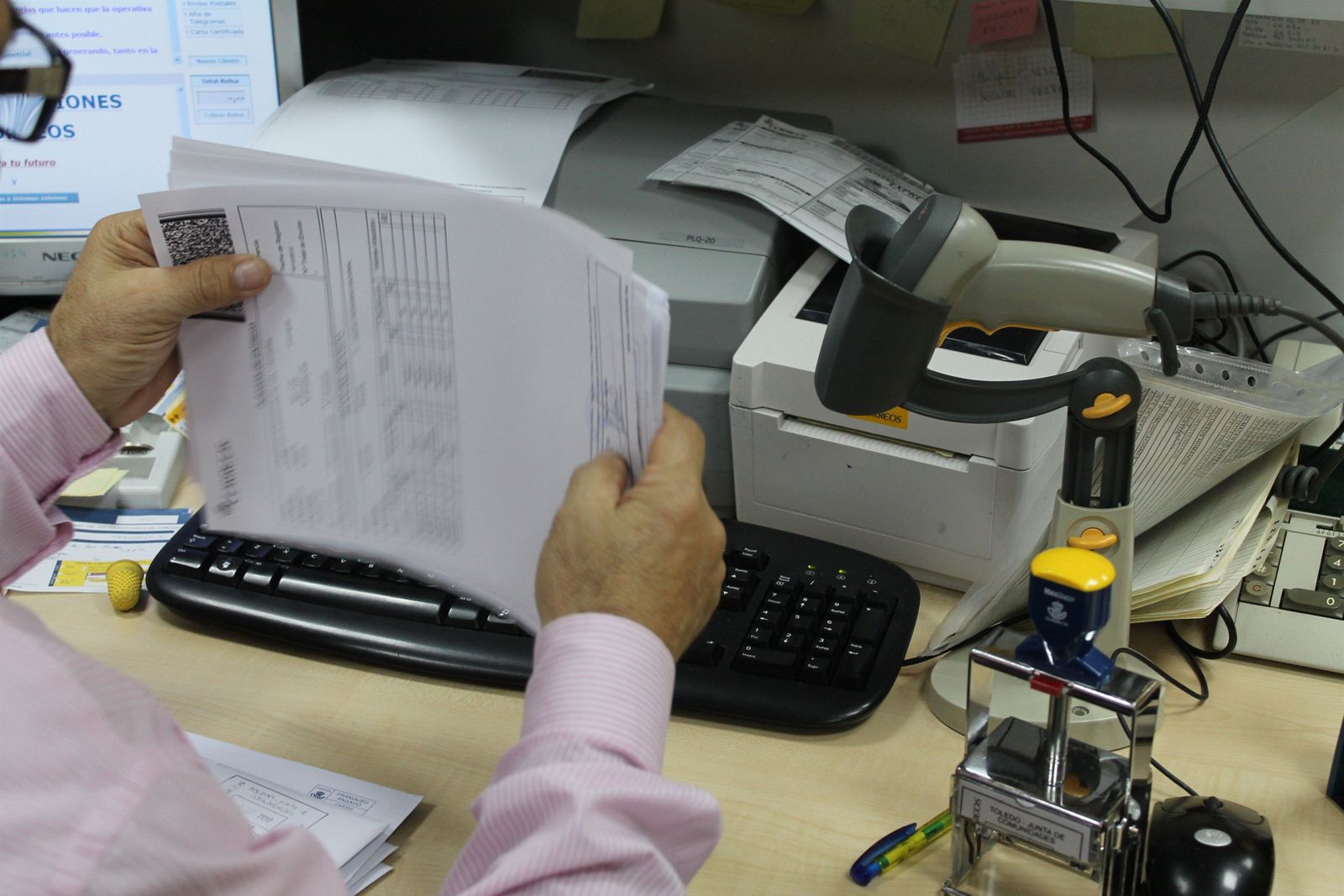 FUNCIONARIO, OFICINA, TRABAJADOR, FUNCIONARIO, OFICINA, TRABAJADOR,
