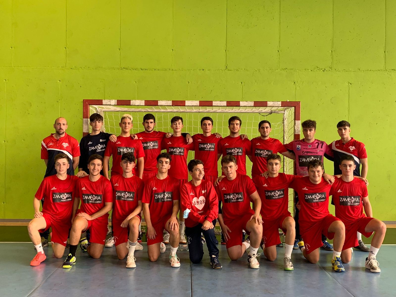 Los jugadores del Moralejo Selección del Balonmano Zamora posan antes de un partido