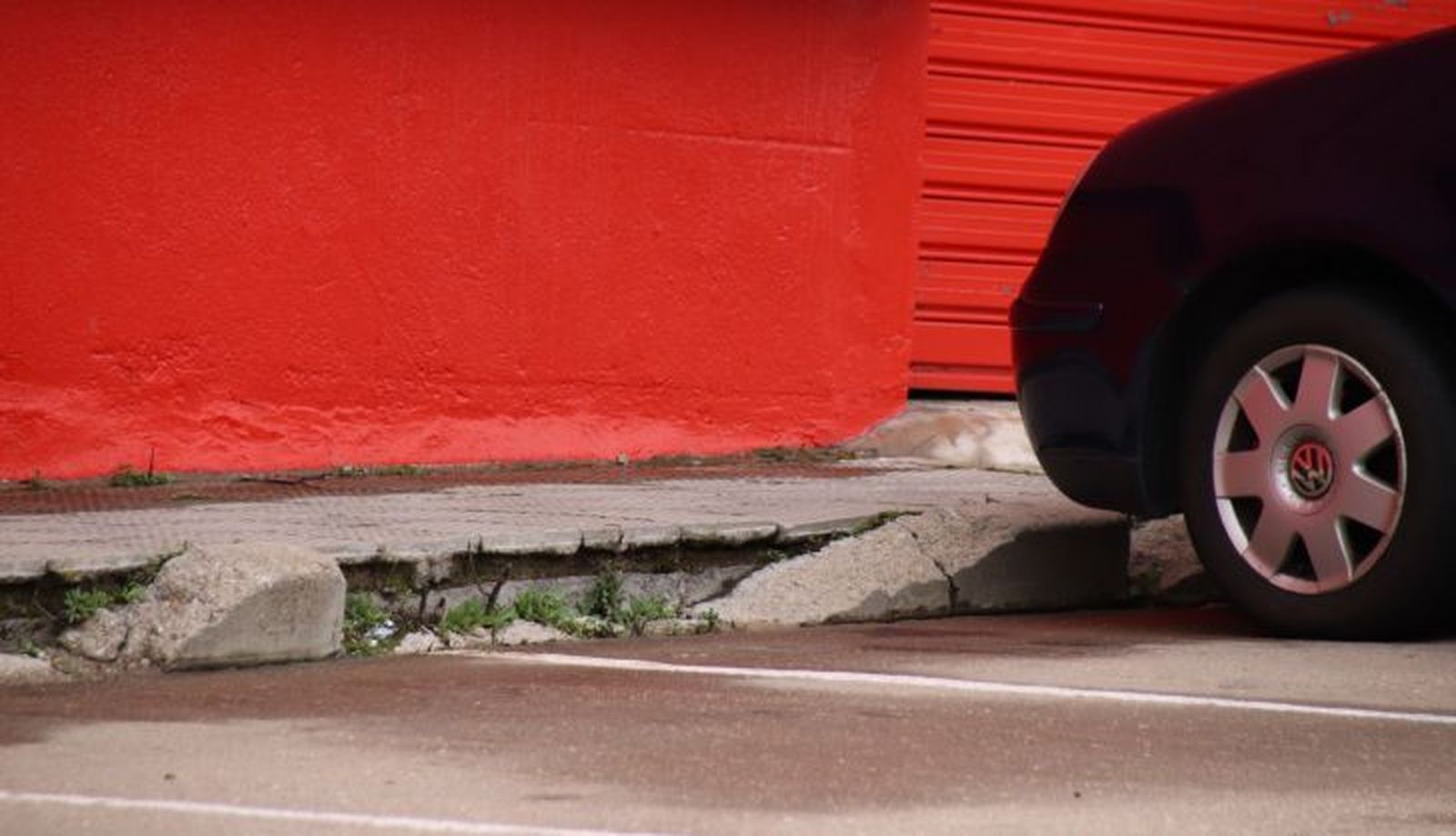 Desperfectos en el polígono de Los Villares