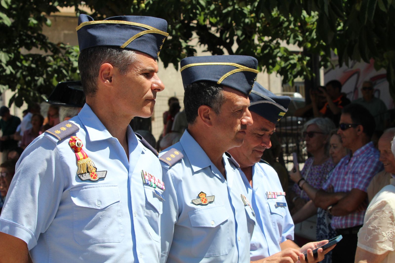 Misa solemne en honor a Santa Marta y a continuación procesión y vino español en el paseo fluvial.