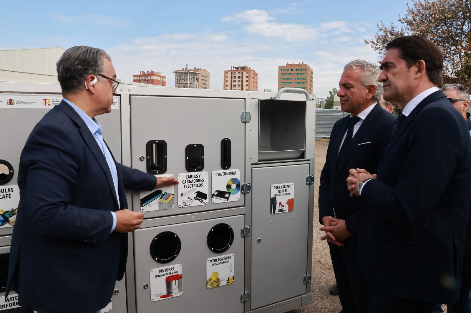 El delegado del Gobierno en Castilla y León participa en la entrega de camiones y puntos limpios móviles a entidades locales de Castilla y León