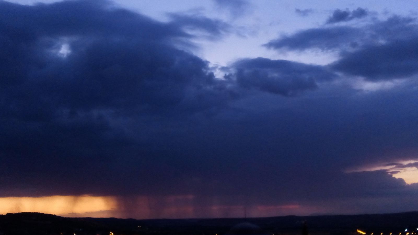 Lluvia en el horizonte.