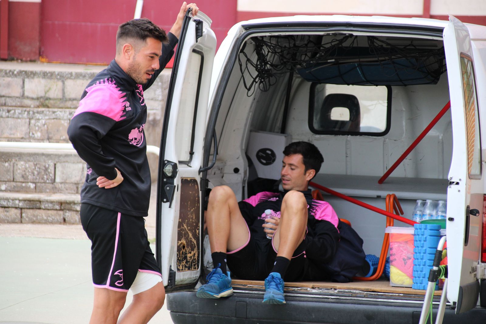 Ramiro Mayor y Nespral, minutos antes del entrenamiento de este miércoles en Las Pistas | FOTO SALAMANCA24HORAS.COM