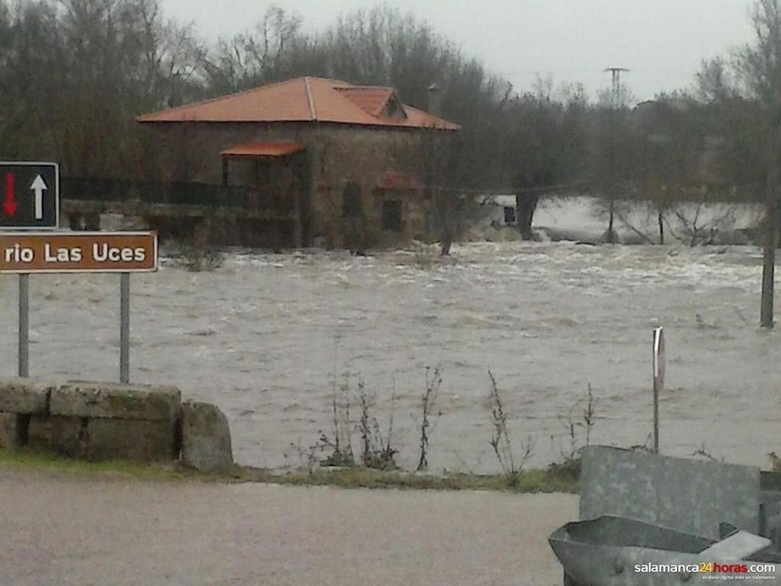 Río Uces desbordado