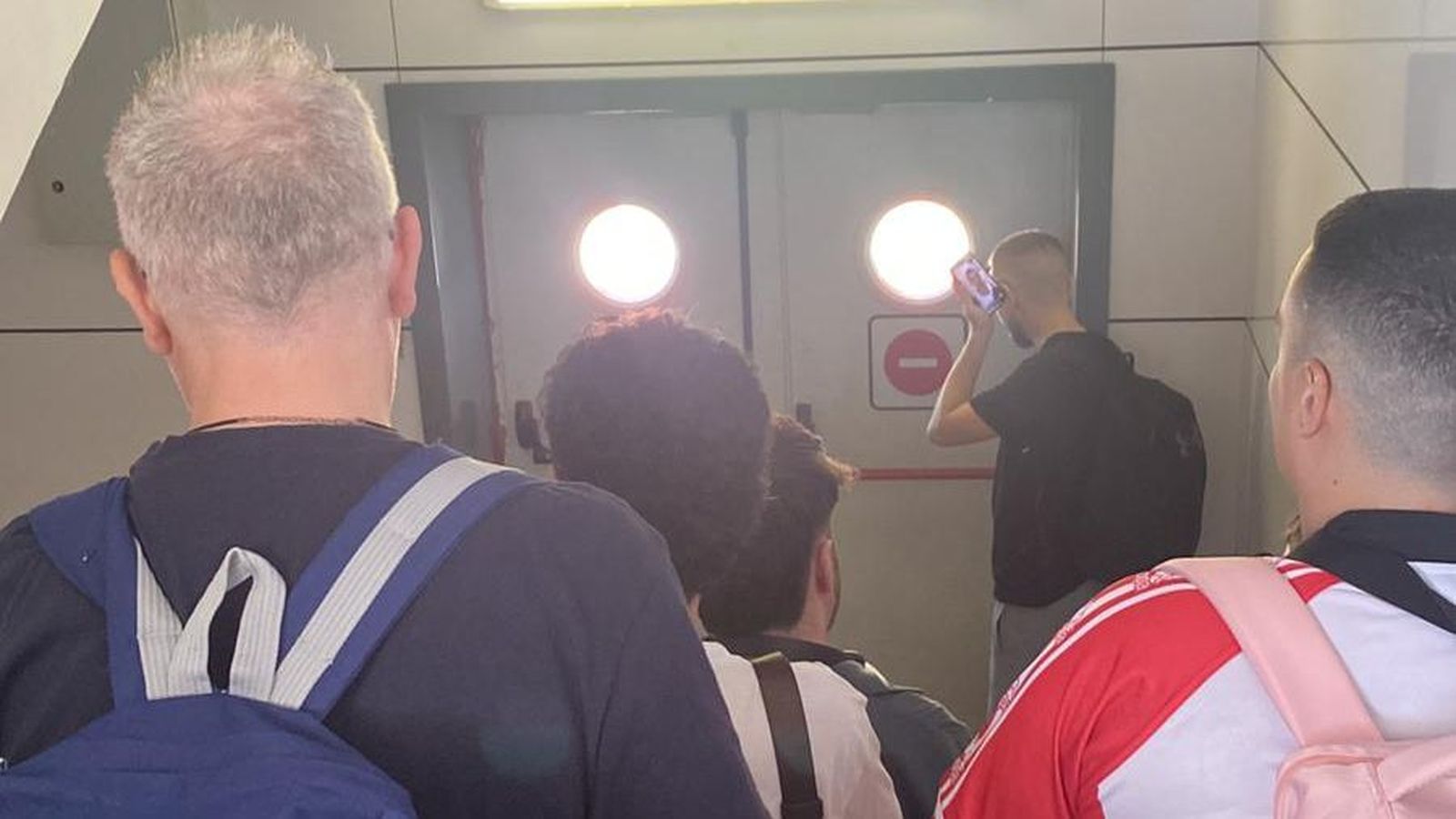 Incidencia en Barajas de dos salmantinos y un zamorano