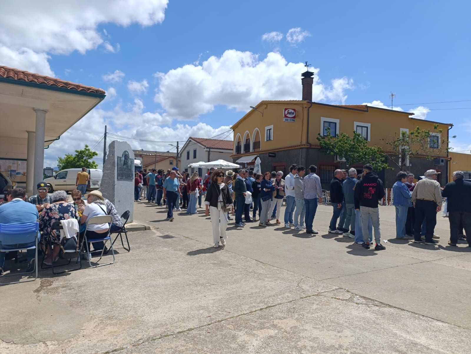 Cabrillas pone el broche a sus fiestas con una gran comida popular