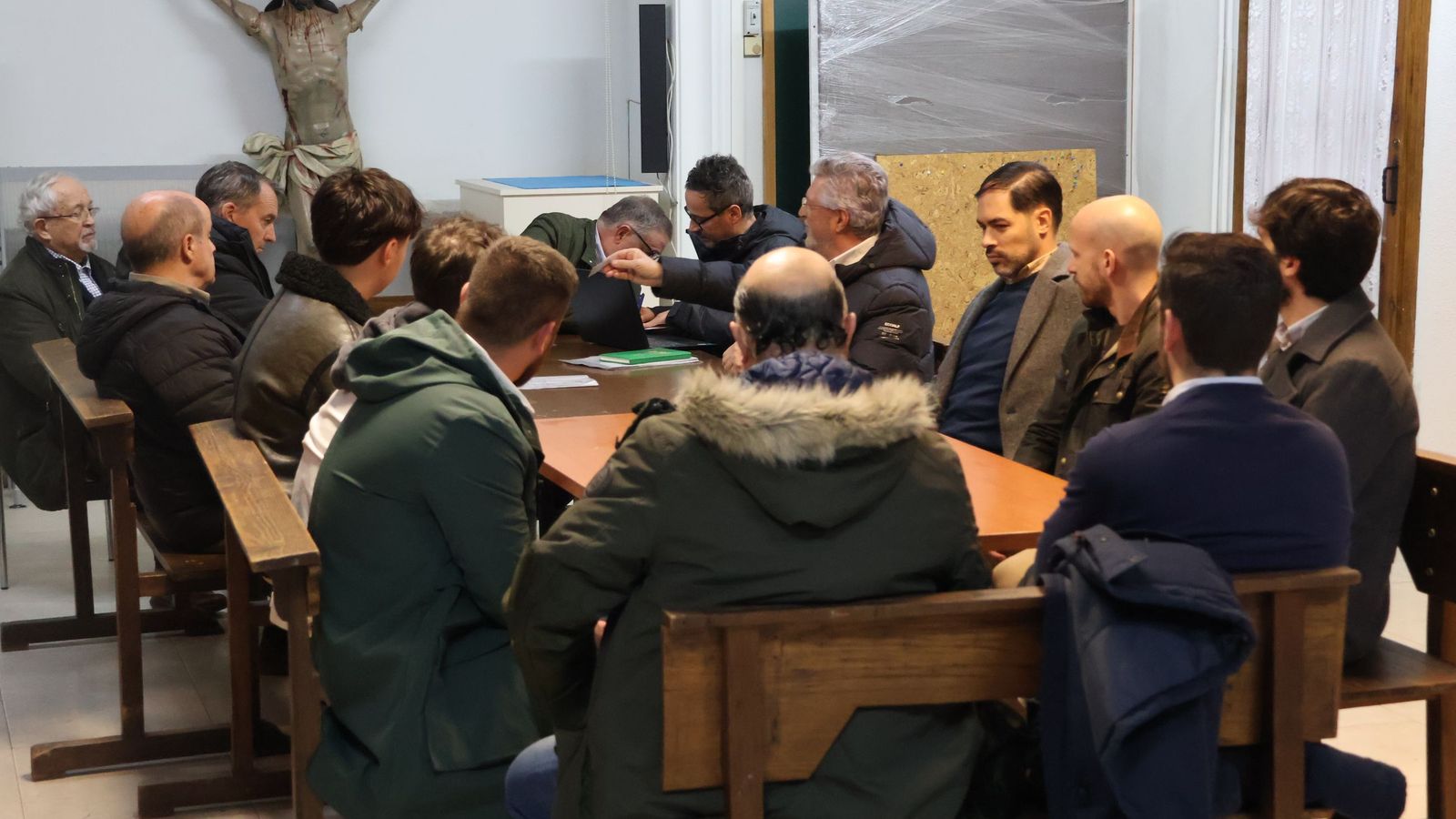 La Hermandad de la Buena Muerte llevó a cabo la reunión en el salón parroquial
