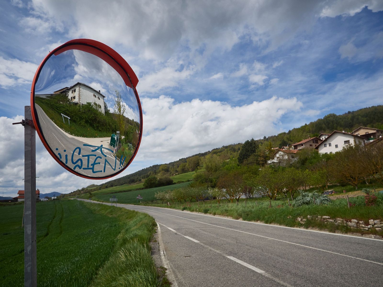 Carretera vacía en el Valle de Ezcabarte durante el día 33 del Estado de Alarma, en Ezcabarte (Navarra)