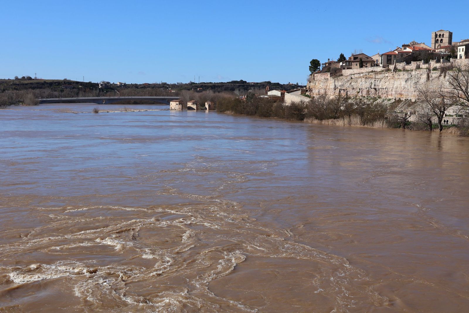 GALERÍA | El Duero muestra su fuerza con una importante crecida tras las lluvias