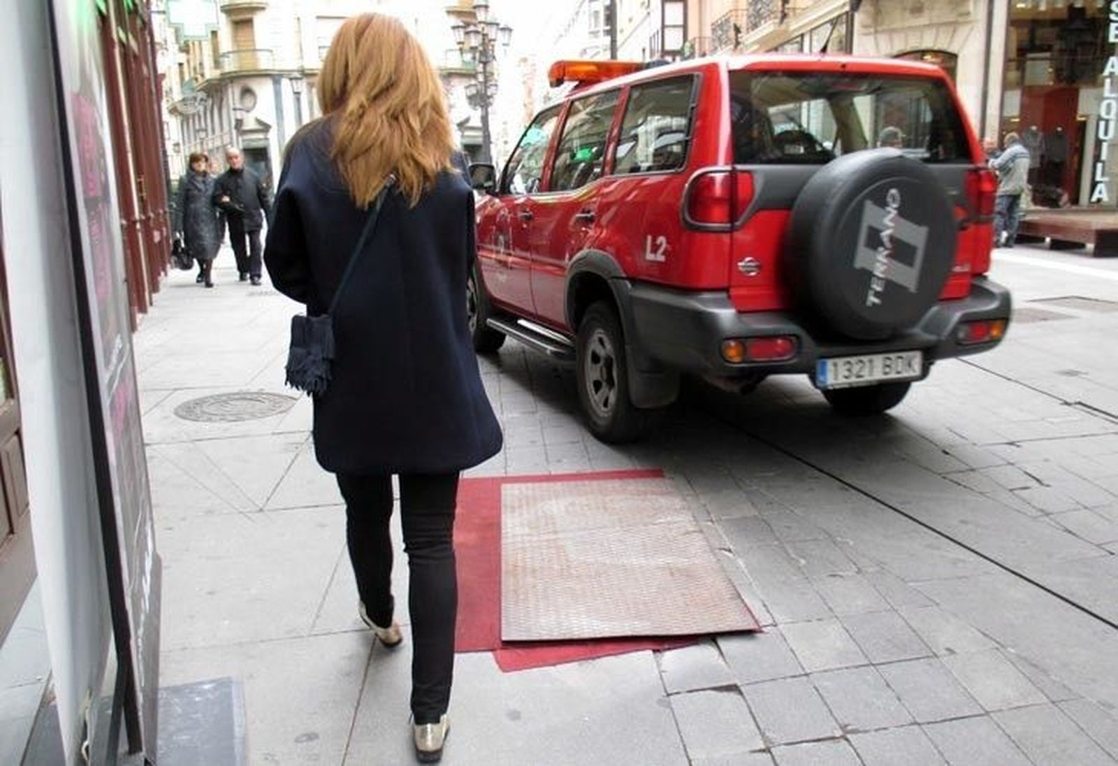 El PP demanda el arreglo de varias aceras y baldosas de la capital