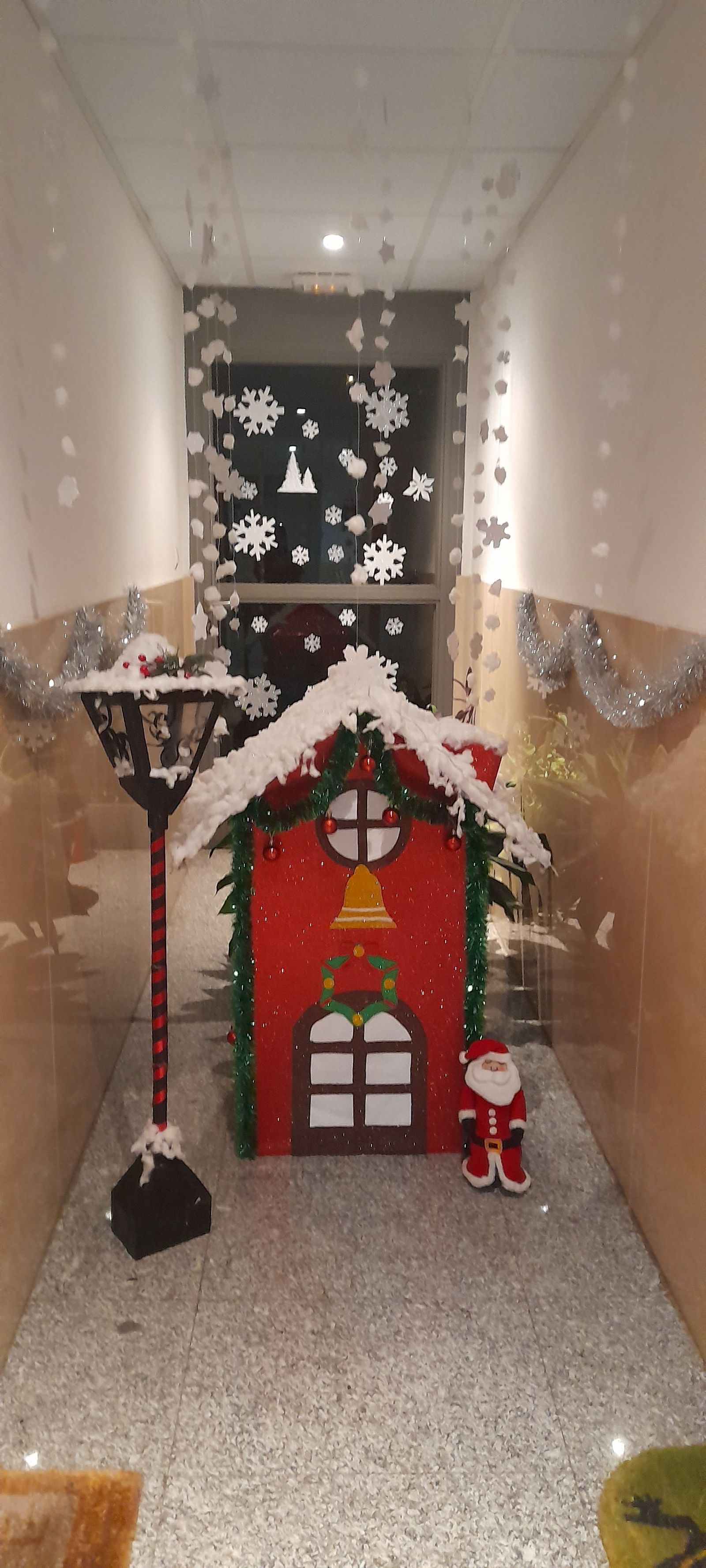 m-l-s-y-p-t-l-decoracion-navidena-en-una-vivienda-de-la-calle-william-bradford-en-salamanca-4