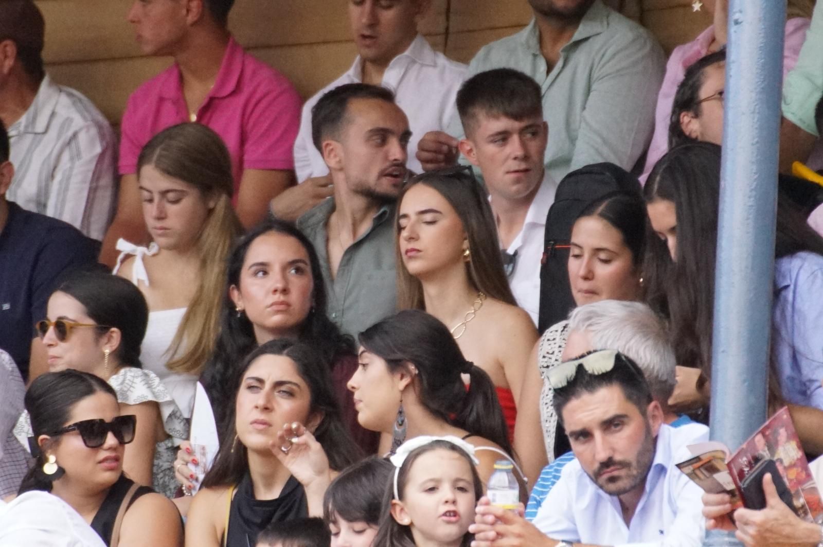 Expectación por ver los caballos de rejoneo en La Glorieta: imágenes del ambiente en los tendidos y en el patio de cuadrillas