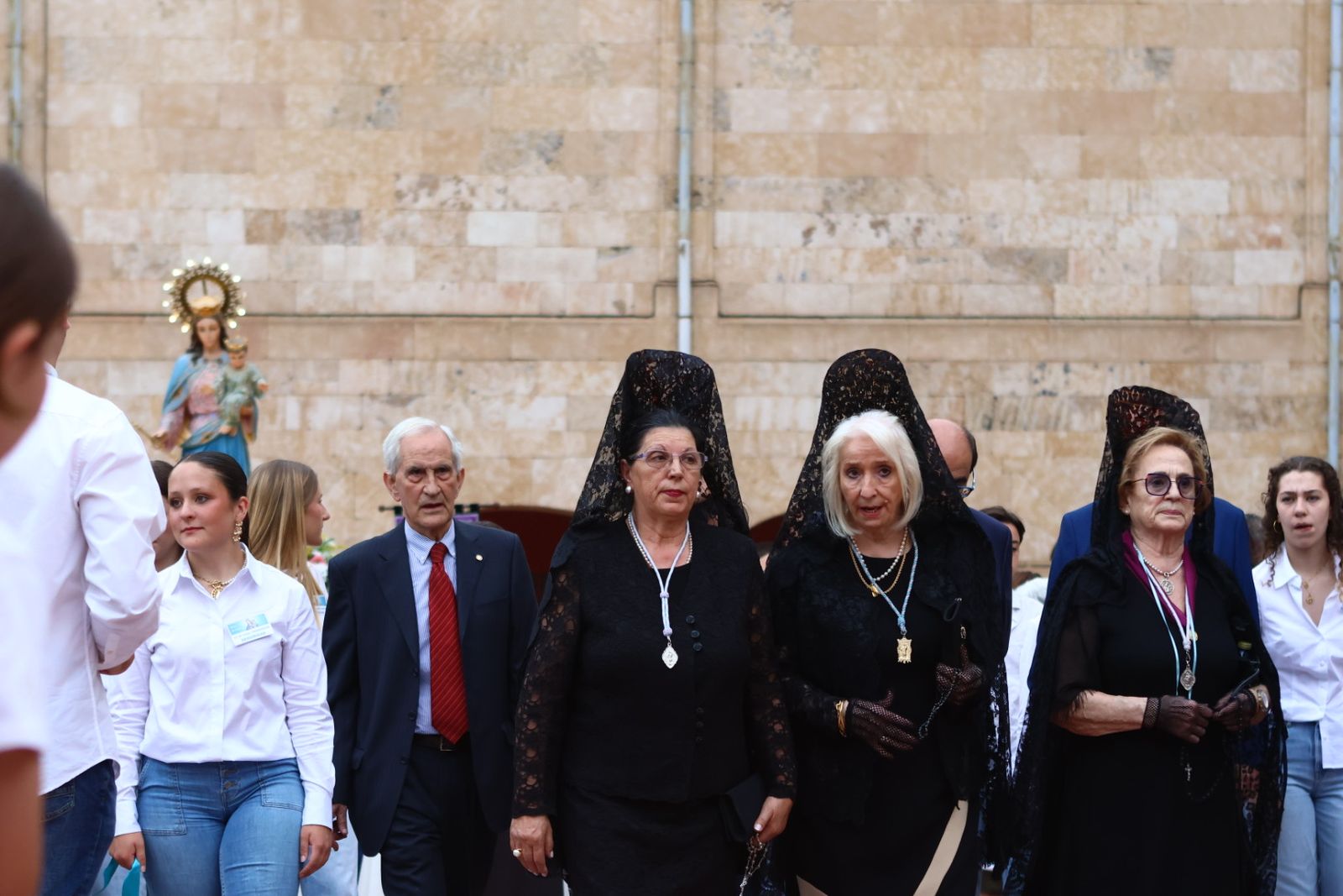 Procesión con motivo de la festividad de María Auxiliadora